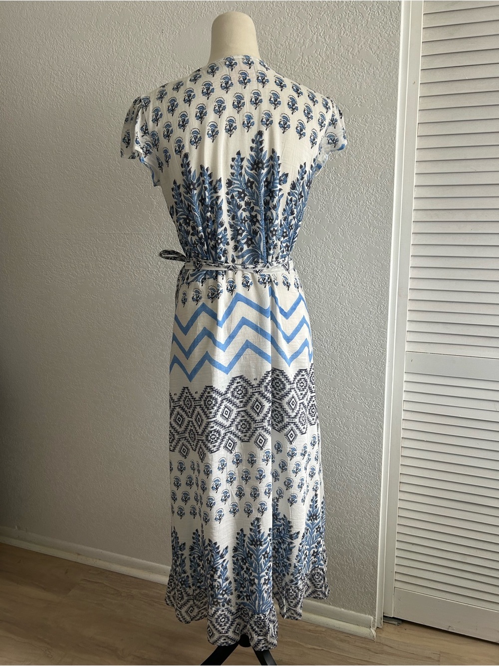 Bell by Alicia Bell Blue White Cotton Silk Boho Floral Print Front Wrap Dress - Picture 7 of 8